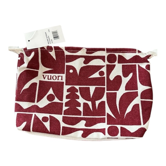 Vuori Handbags - VUORI Lmt Edition Holiday 25 Strawberry Pouch. New with Tags
